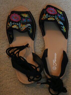 Forever Black Floral Embroidered Lace Up Gladiator Sandals Size 8